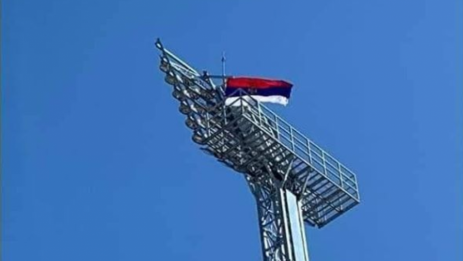 Zastava Srbije na stadionu u Podgorici