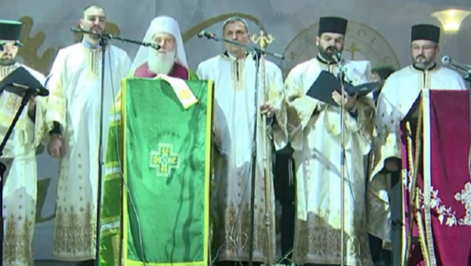 Ispred hrama Svetog Save