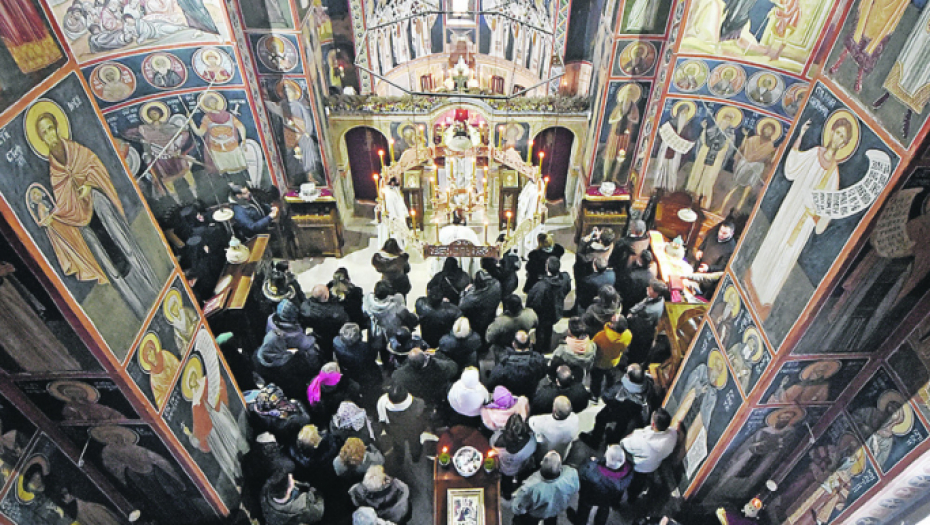 Manastirska crkva Svetog Arhangela Mihajla uvek je puna naroda