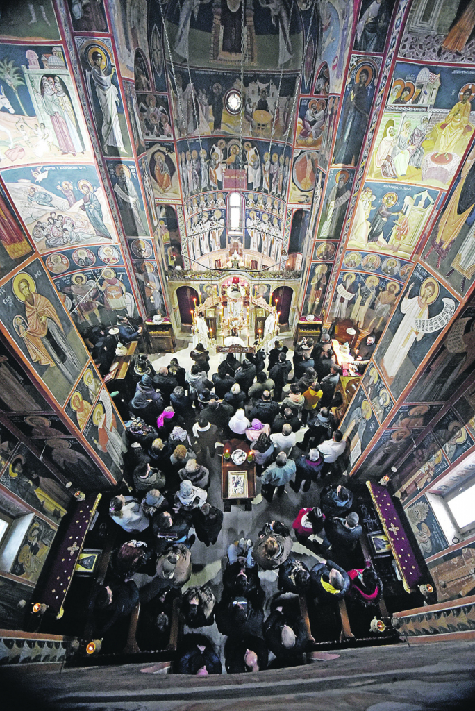 Manastirska crkva Svetog Arhangela Mihajla uvek je puna naroda