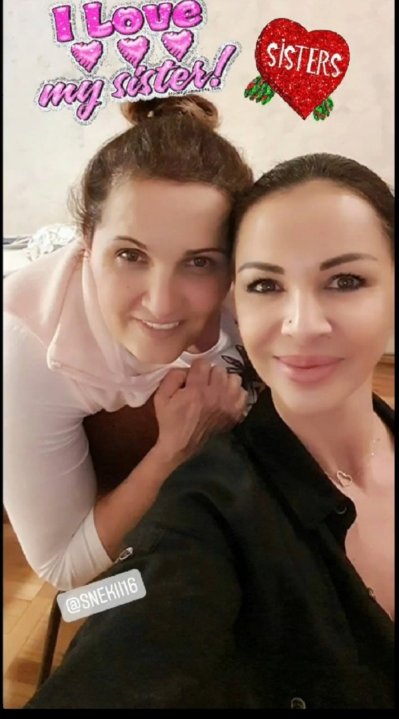 Tina Ivanović sa sestrom