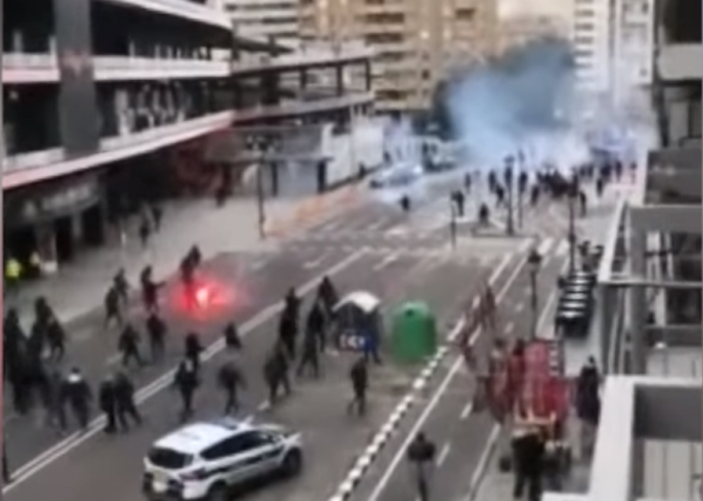 Tuča navijača Valensije i Barselone