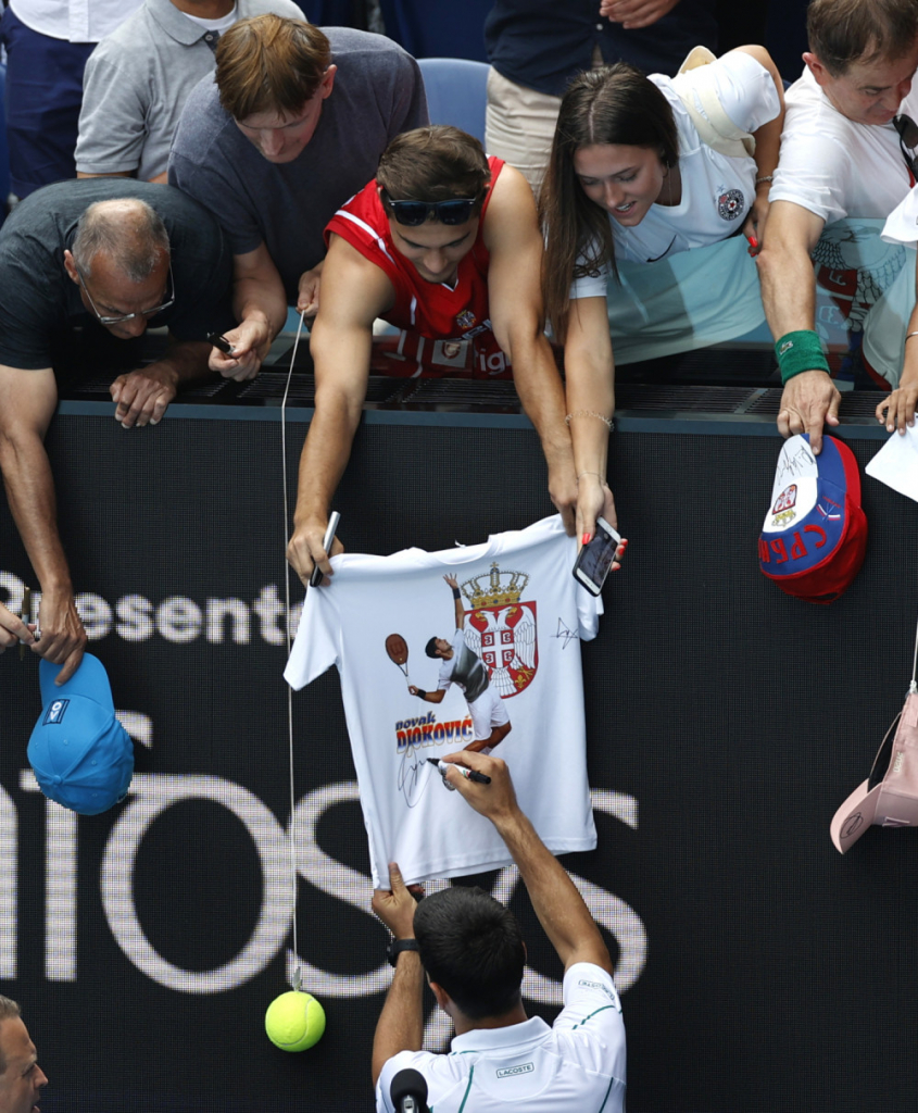 I navijačica Partizana želi autogram zvezda&scaron;a Noleta