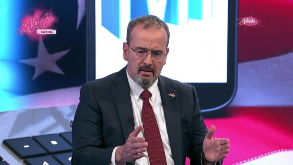 entoni Godfri, Hit Tvit