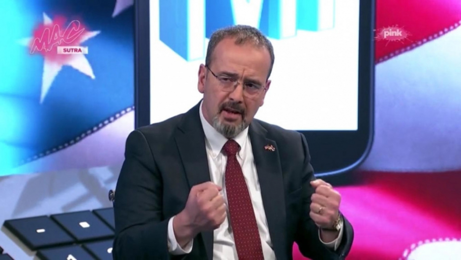 entoni Godfri, Hit Tvit