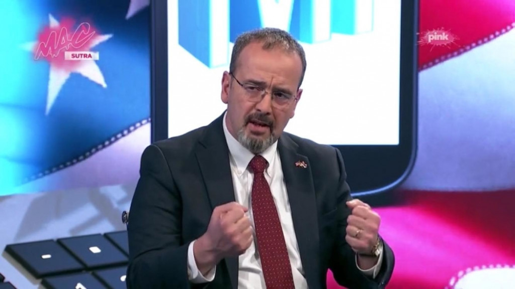 entoni Godfri, Hit Tvit