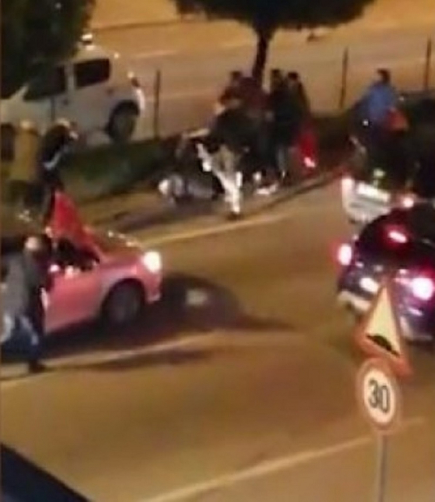 Crnogorci tuku mladića jer je pokazao tri prsta