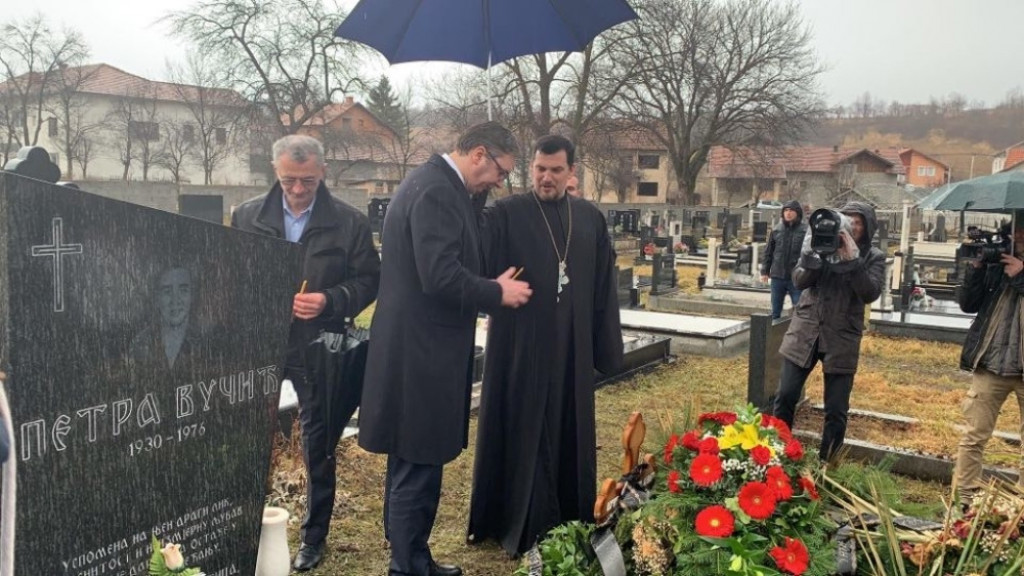 Aleksandar Vučić na grobu svog dede