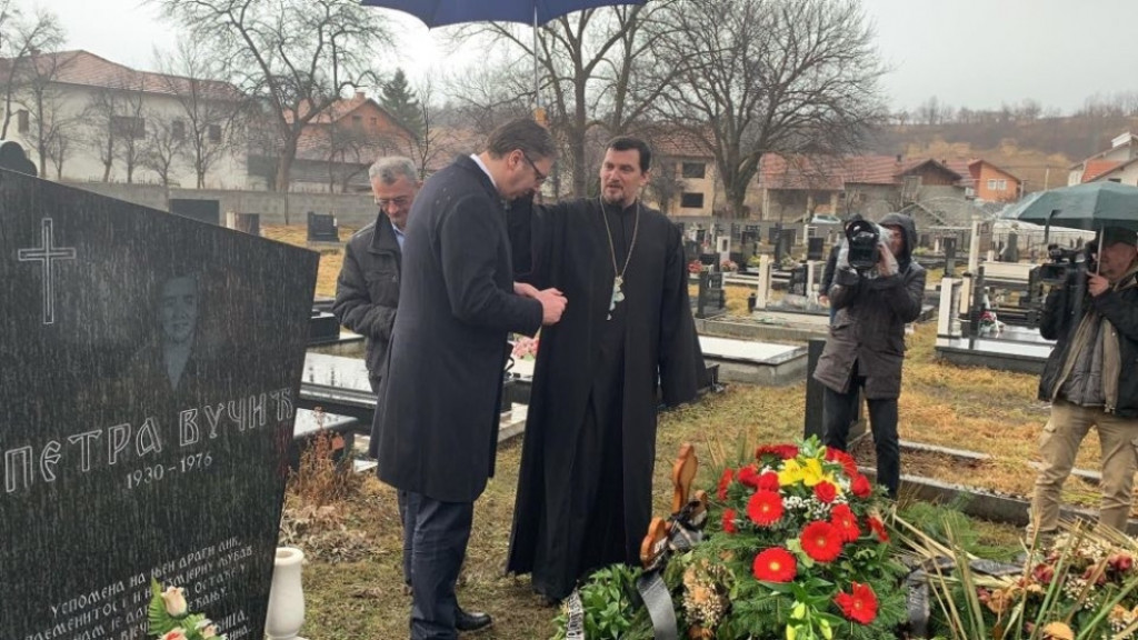 Aleksandar Vučić na grobu svog dede