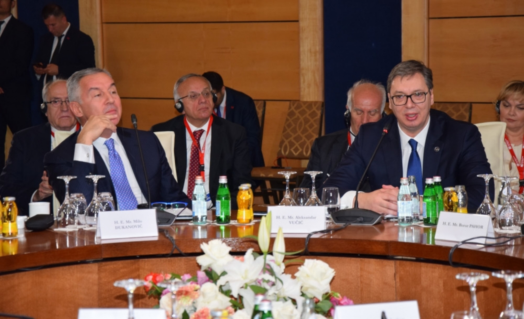 Aleksandar Vučić, Milo Đukanović