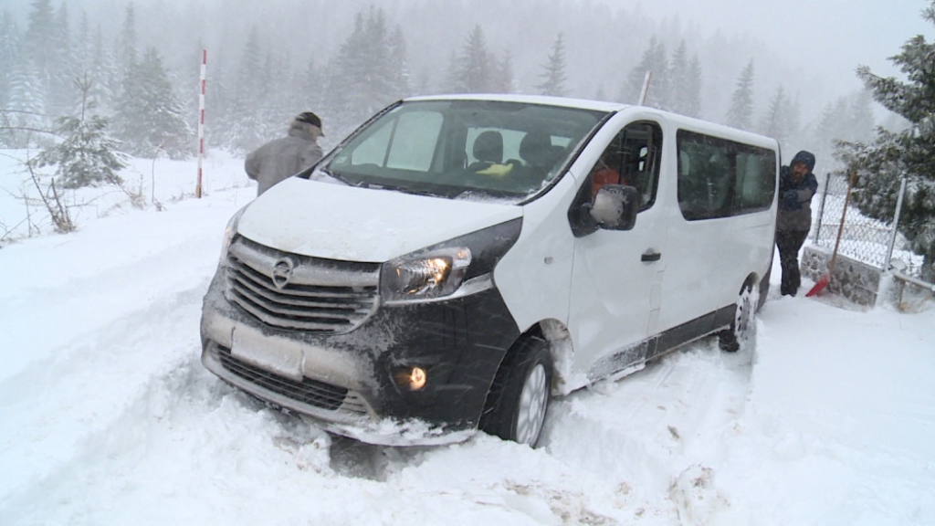 Sneg, automobil, Tara