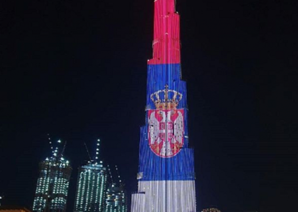 Burdž Kalifa u bojama srpske zastave