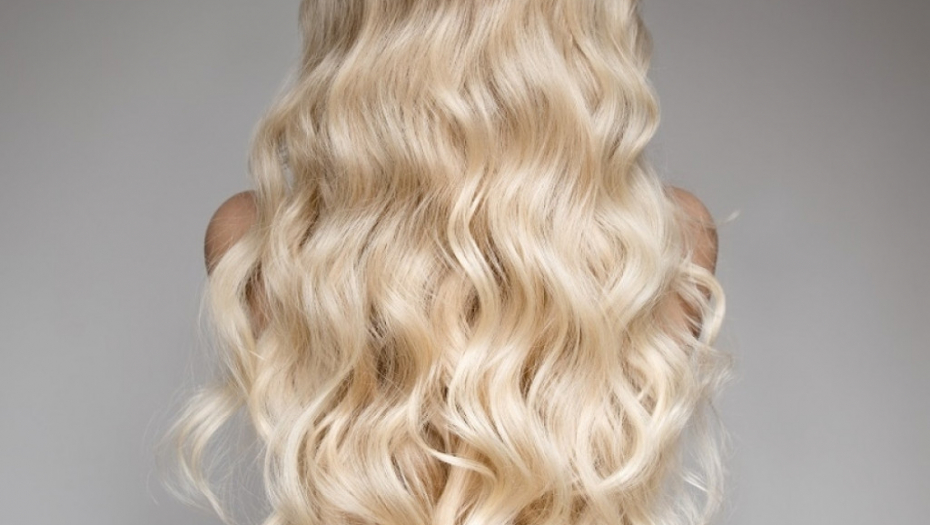 Plava kosa, plavuša, nega kose, duga kosa