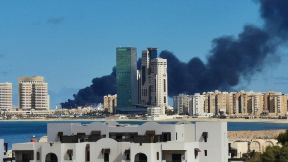 Luka Tripoli u plamenu