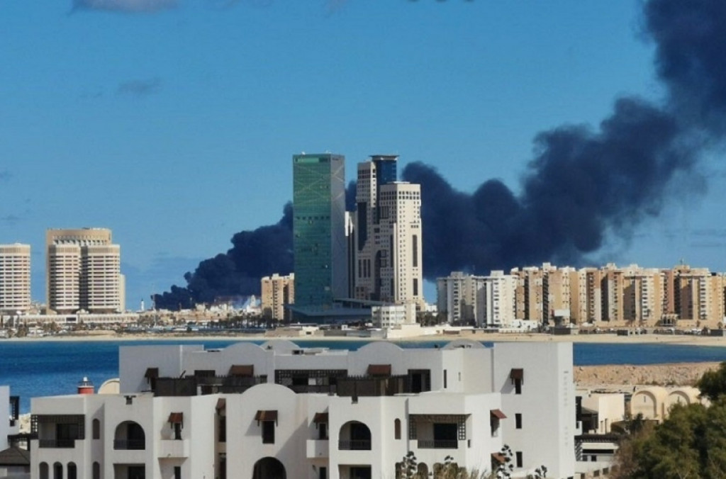 Luka Tripoli u plamenu