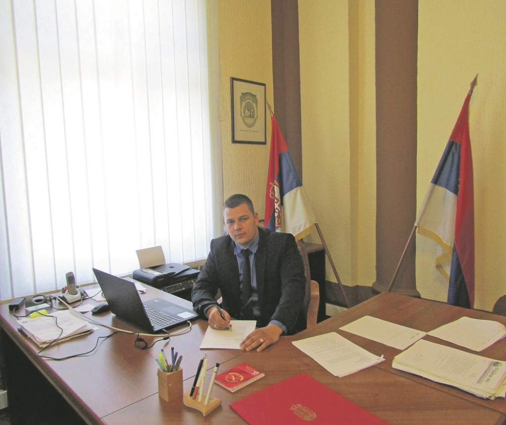 Plandi&scaron;te, kola, kabinet