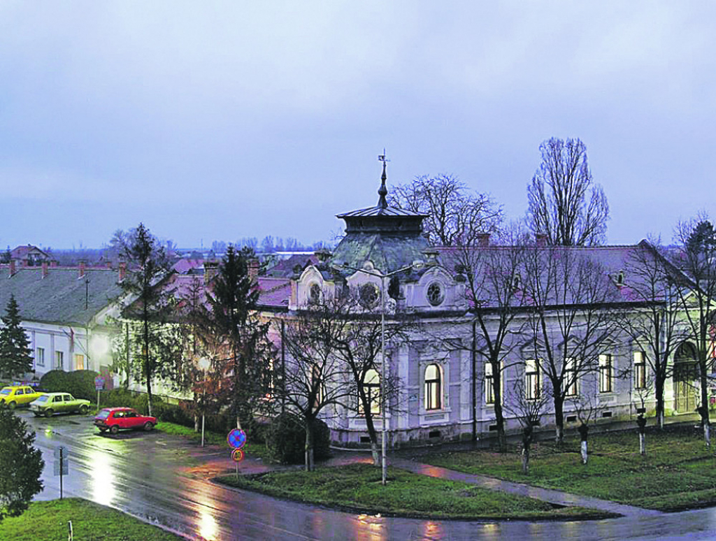 Plandi&scaron;te, kola, kabinet