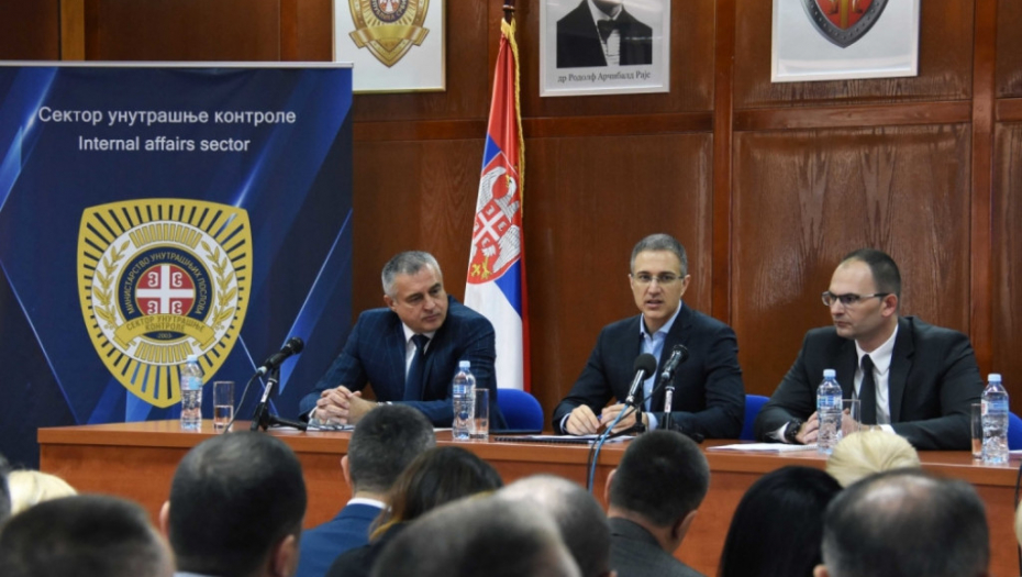 Ministar Stefanović