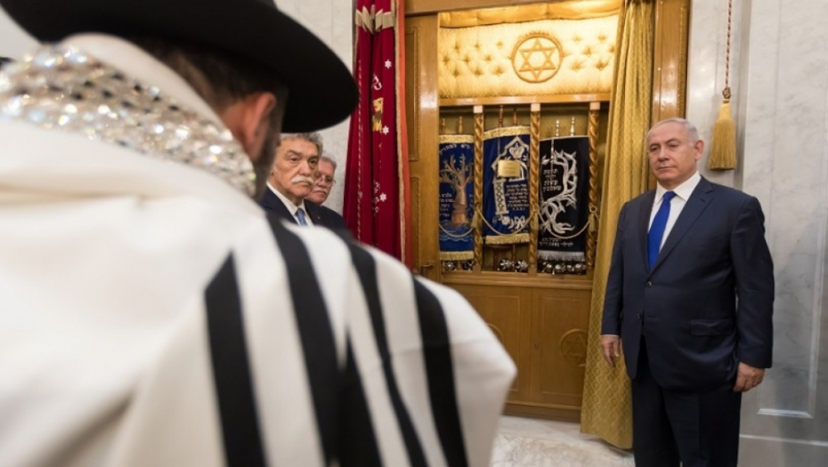 Benjamin Netanjahu u sinagogi