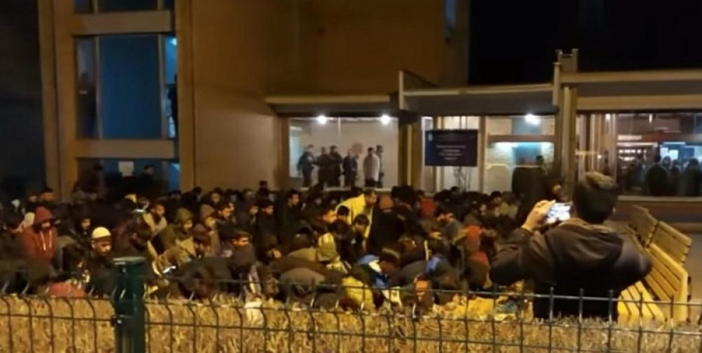 Migranti se mole u &Scaron;idu