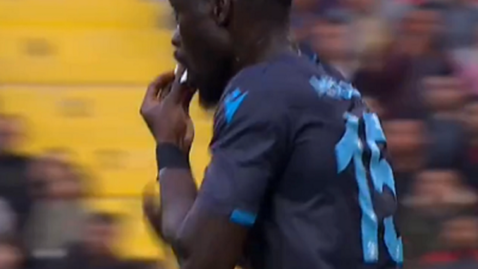 Badu Ndiaje jede papir