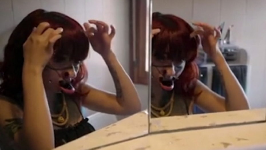 Tinejdžerka sa pirsinzima