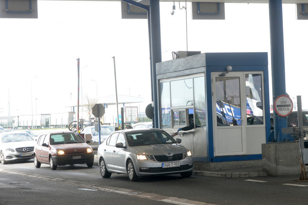 Granični prelaz, carina