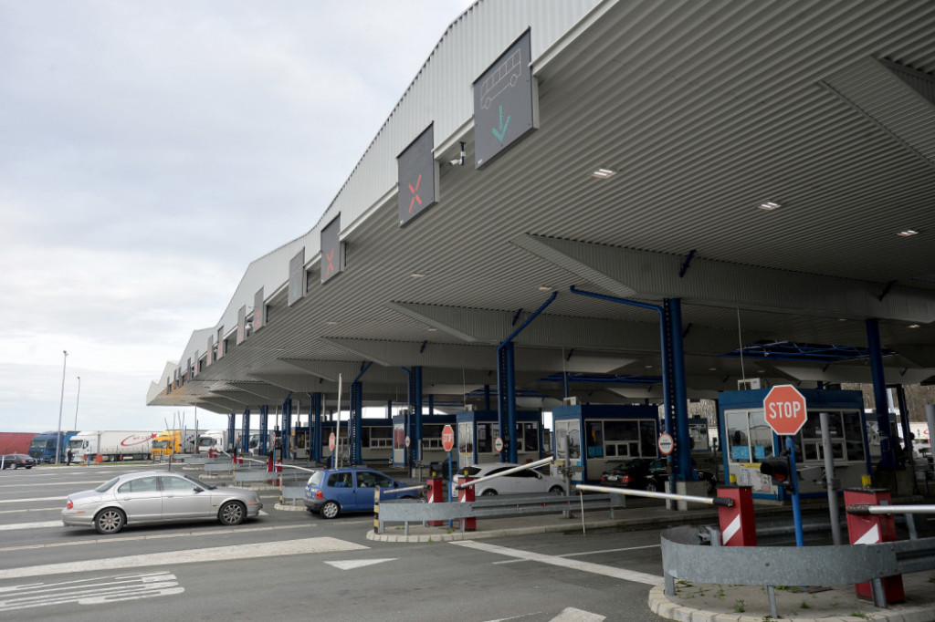 Granični prelaz, carina