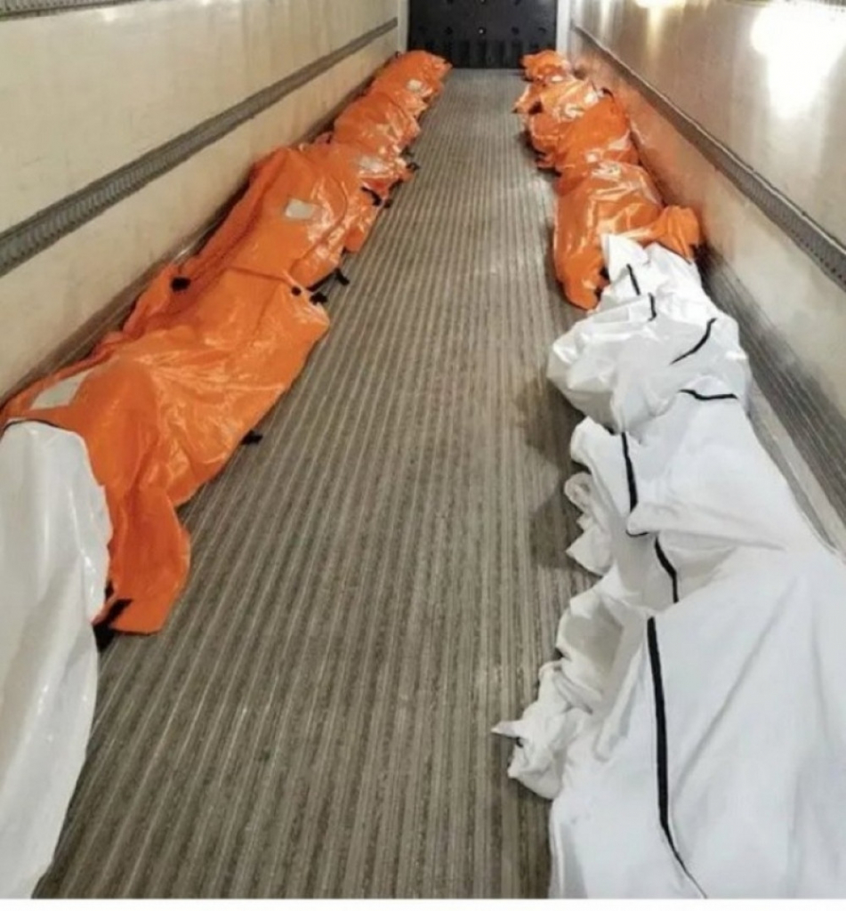 kamion hladnjača nosi tela preminulih od korona virusa