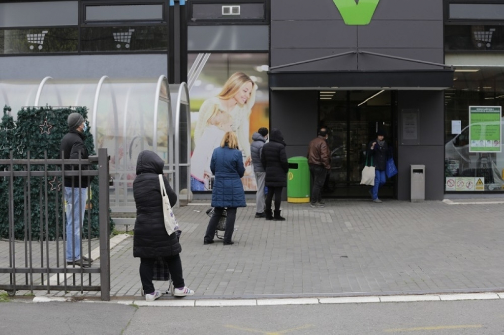 Prodavnice, gužva, potrošači