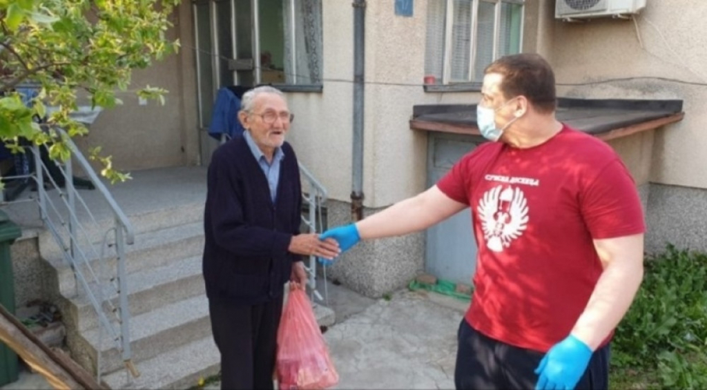 Vacić i drugi funkcioneri SD obišli domaćinstva starijih 