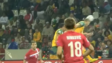 Kejhil postiže gol protiv Srbije