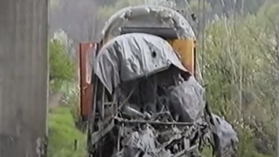 Bombardovanje voza u Grdeličkoj klisuri