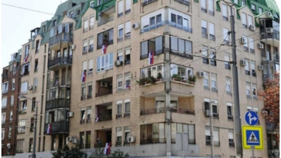 Zgrade, srpska zastava, grad Beograd