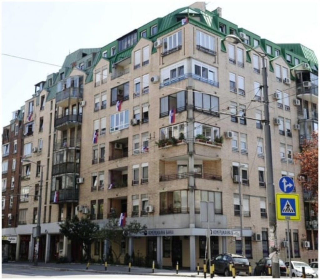 Zgrade, srpska zastava, grad Beograd