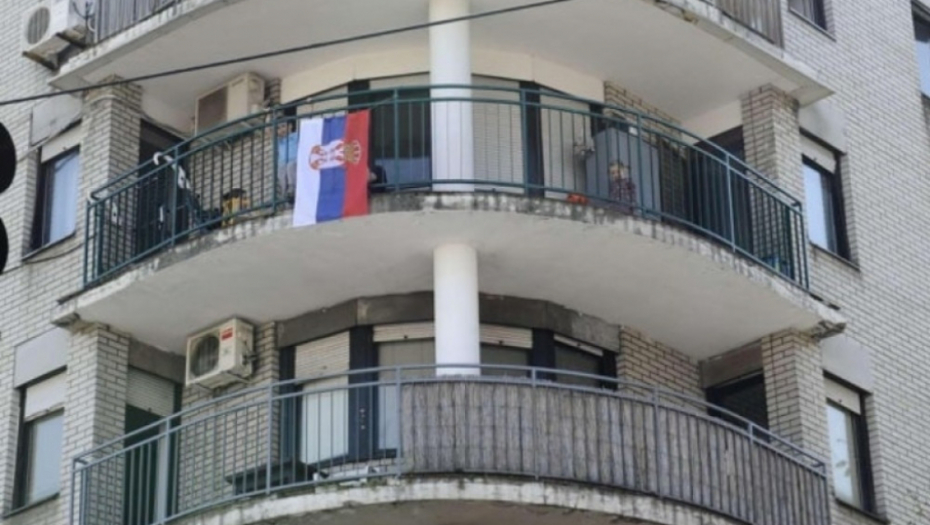 Zgrade, srpska zastava, grad Beograd