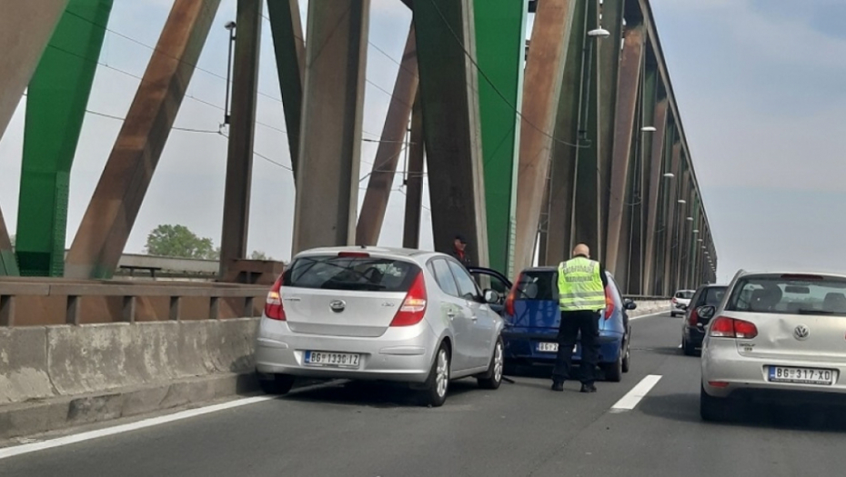 Udes na Pančevačkom mostu