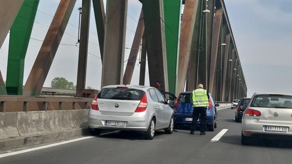 Udes na Pančevačkom mostu