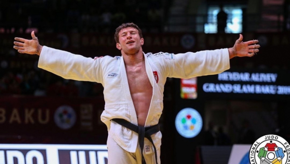 Nemanja Majdov na terenu