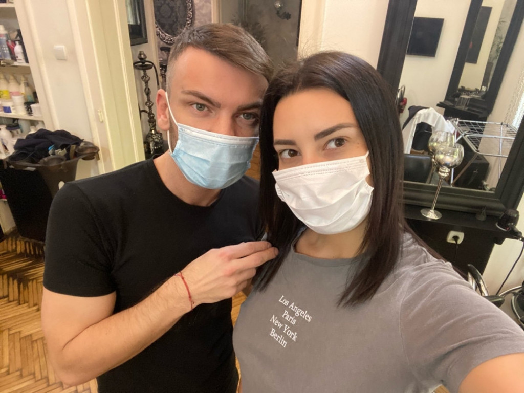 Peđa Božić i Kaća Grujić i pre zatvaranja salona nosili maske
