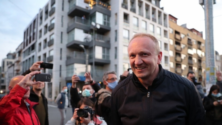 Opozicija krši policijski čas na Vračaru