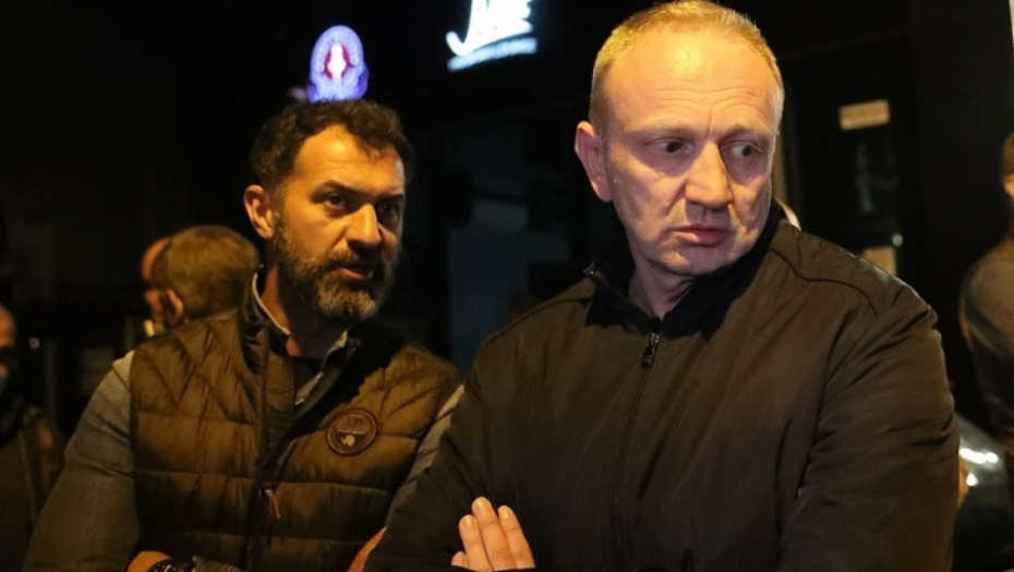 Opozicija krši policijski čas na Vračaru