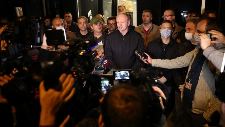 Opozicija krši policijski čas na Vračaru