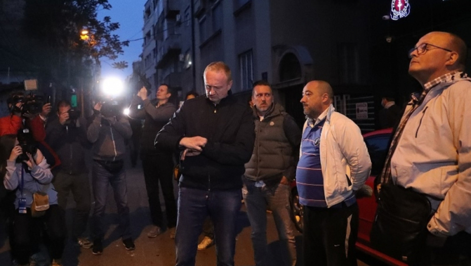 Opozicija krši policijski čas na Vračaru
