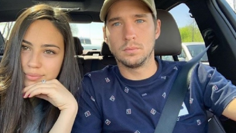 Dušan Lajović sa devojkom