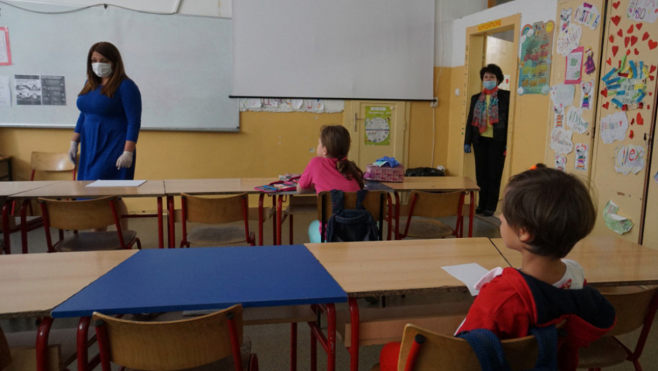 Škola Razmak između klupa