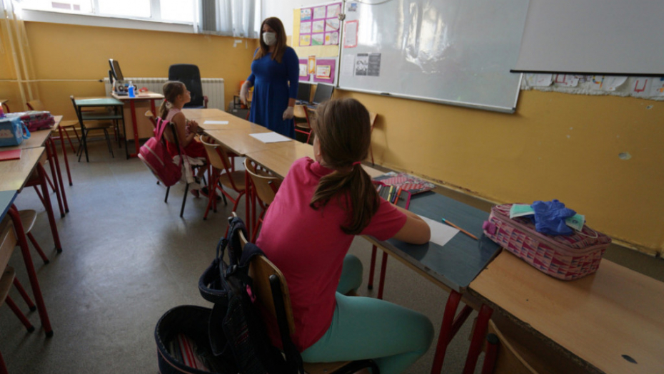 Škola Razmak između klupa 2