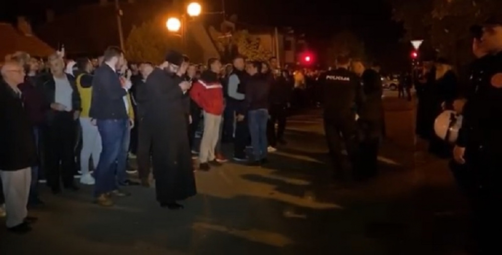 Narod čeka puštanje vladike