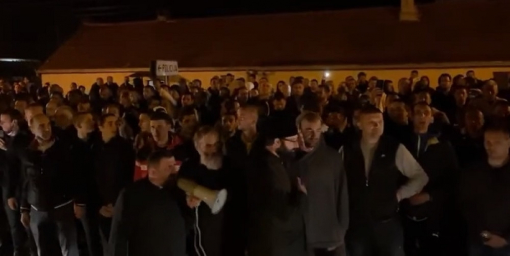 Narod brani svetinje