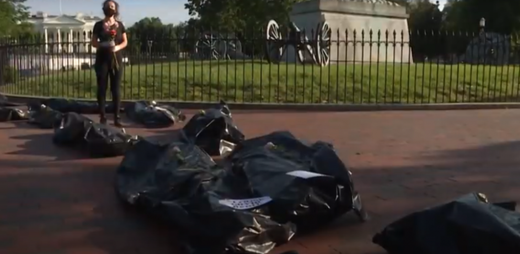 Mrtvačke vreće ispred Bele kuće